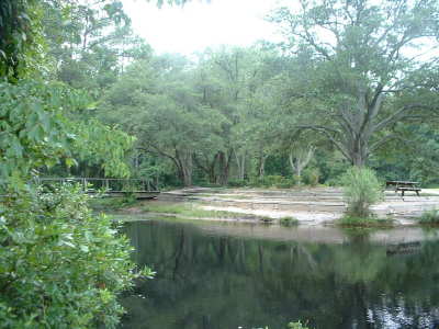 Picnic area and bridge on Sesqui Lake
